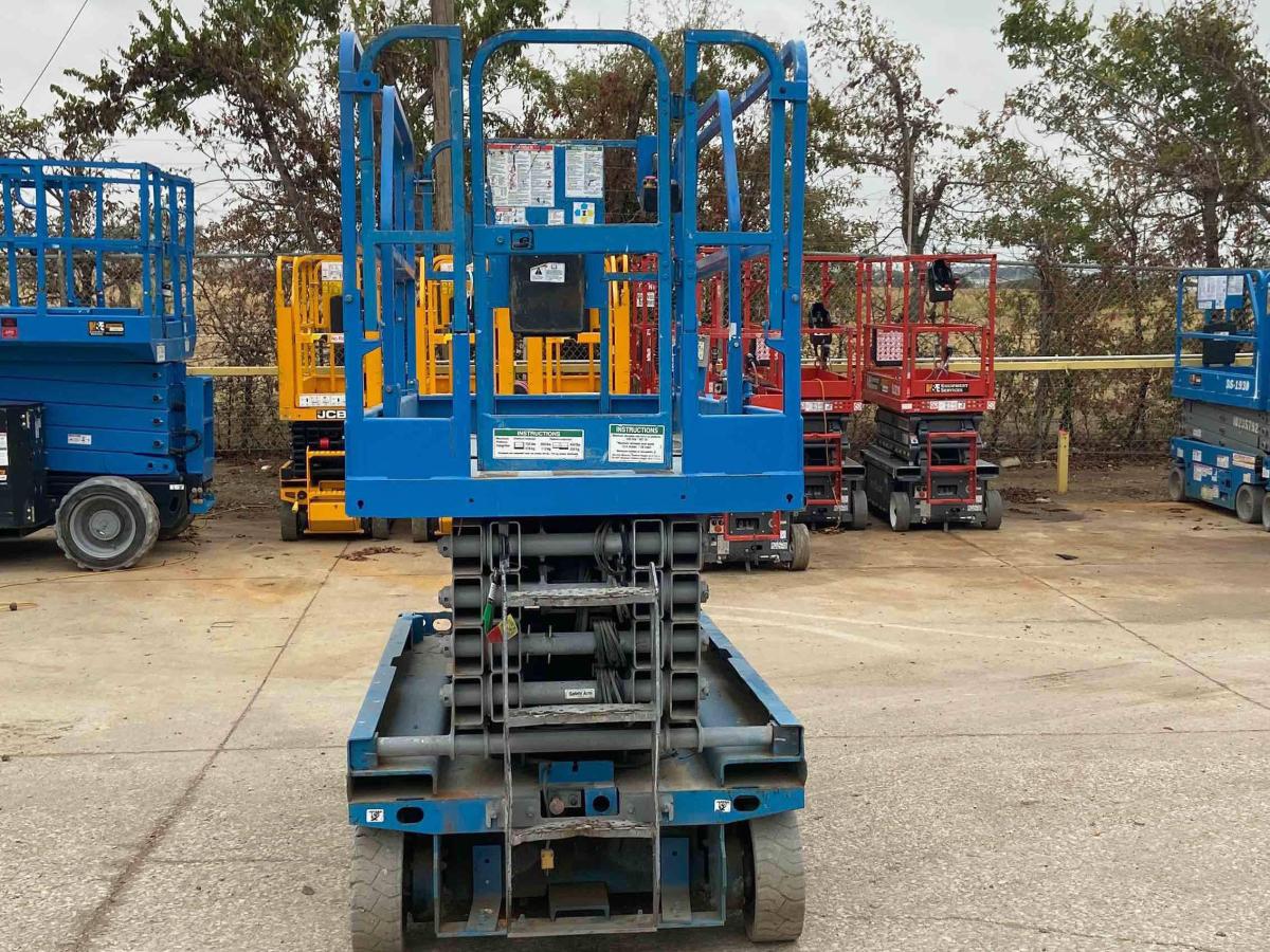 2016 Genie GS-3246-8