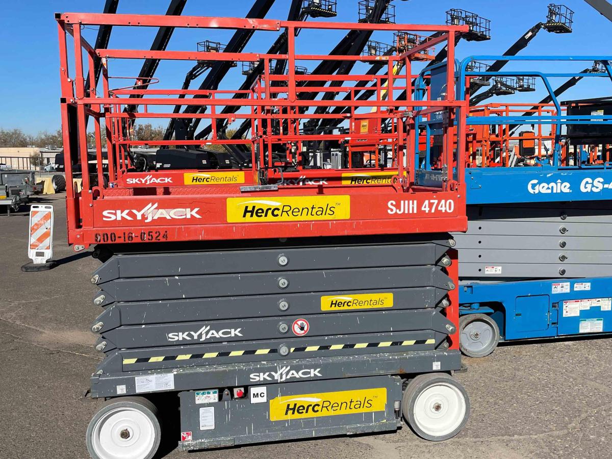 2017 Skyjack SJ4740