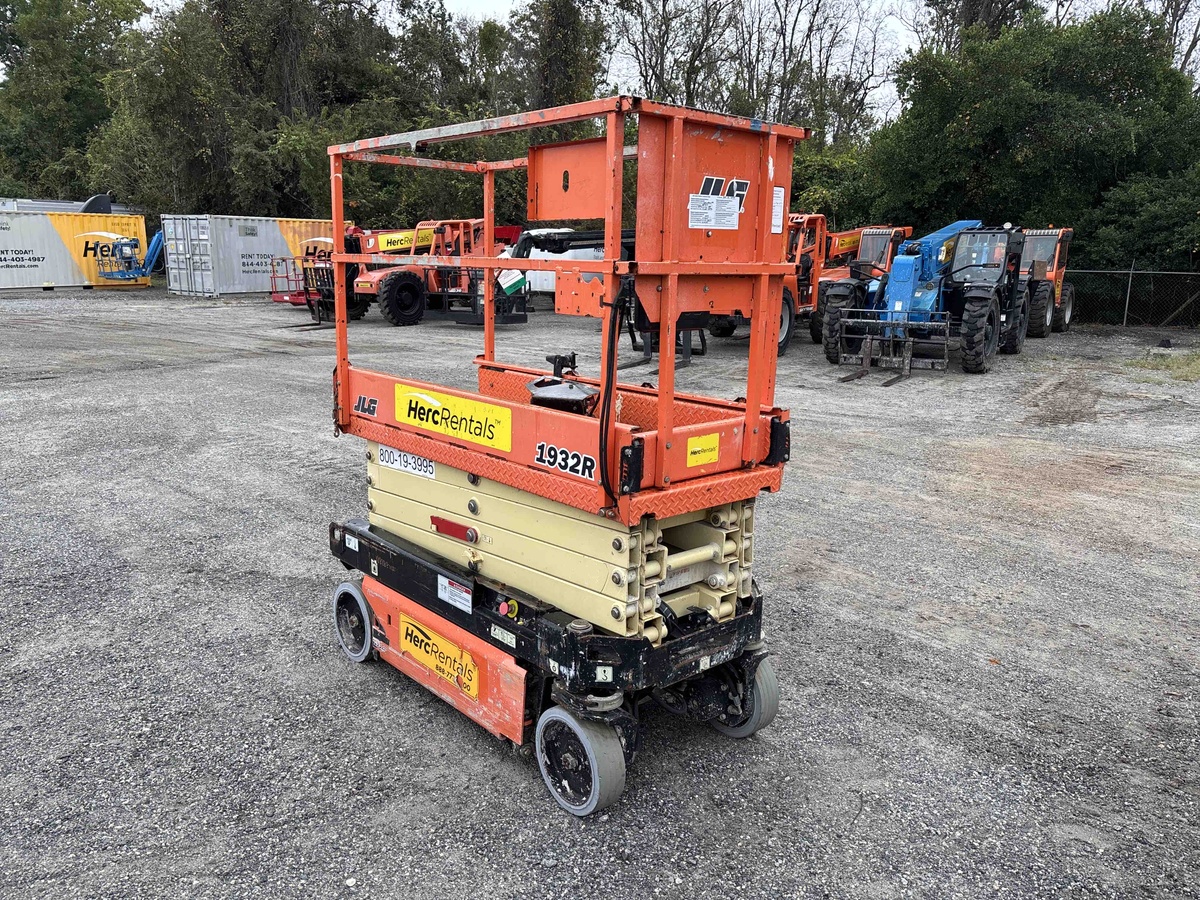 2018 JLG 1932R-2