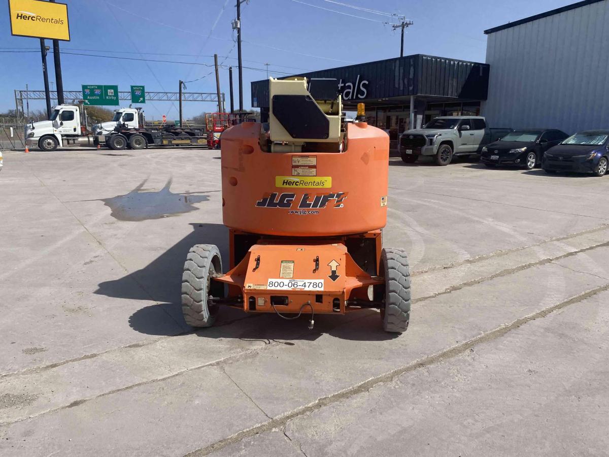 2015 JLG E450AJ