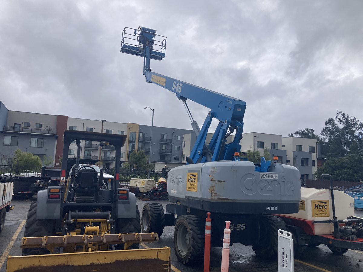 2019 Genie S-85