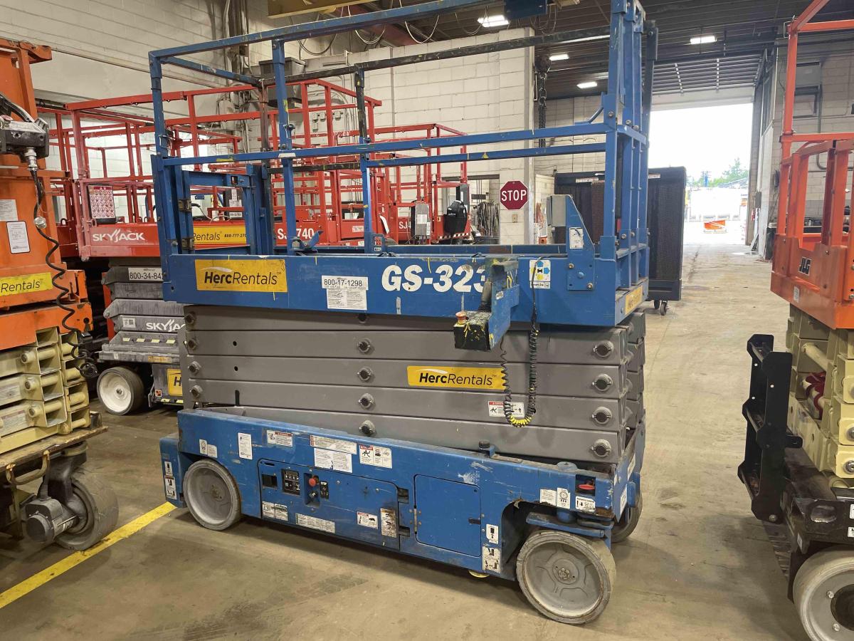 2017 Genie GS-3232