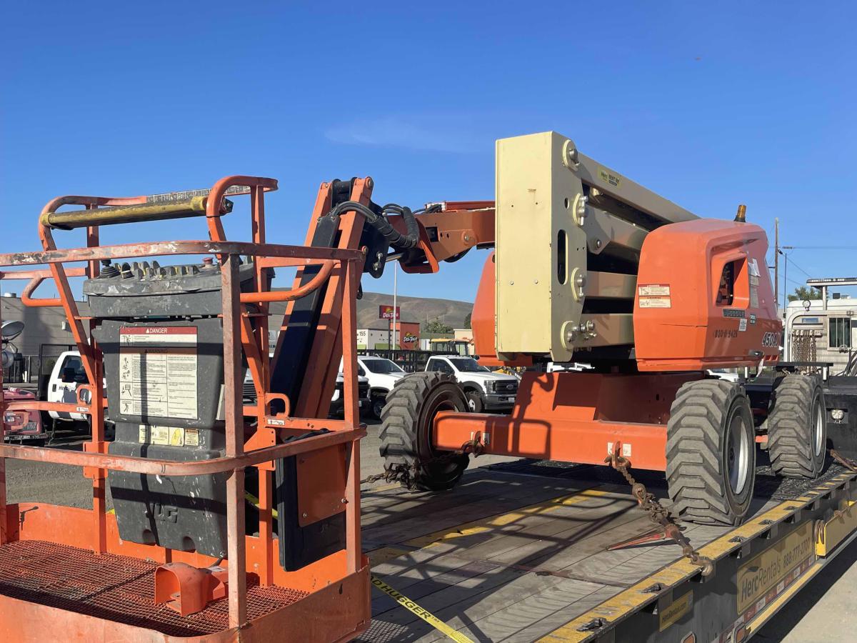 2016 JLG 450AJ