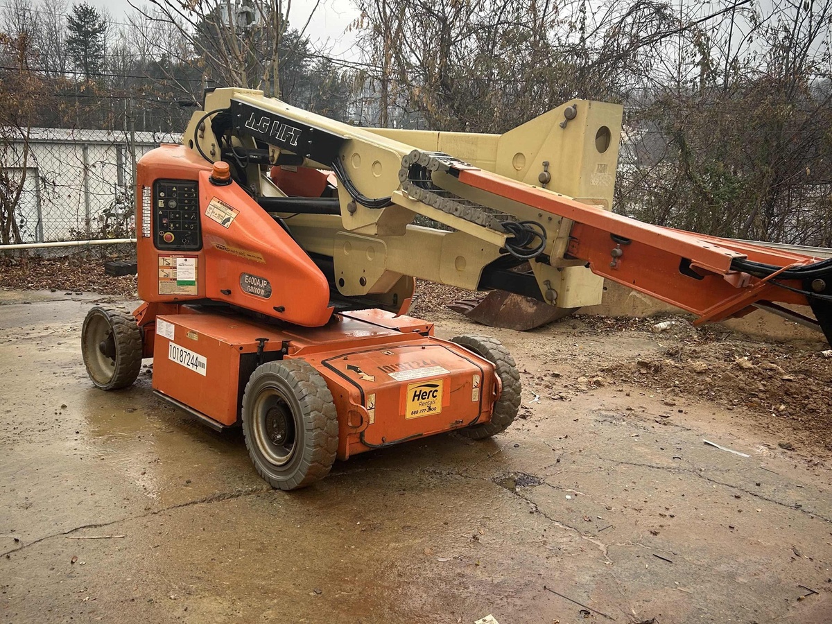 2016 JLG E400AJPN-2