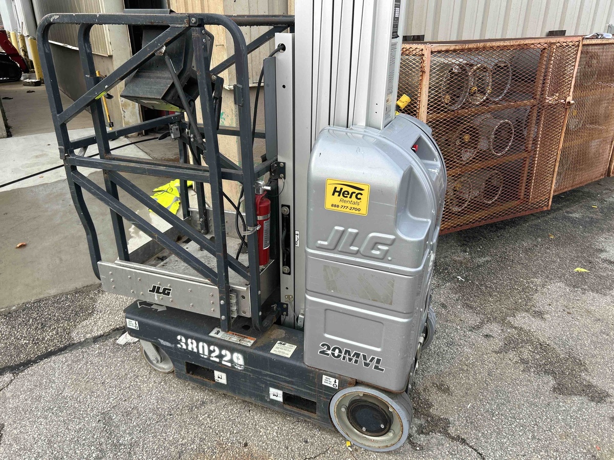 2018 JLG 20MVL-1