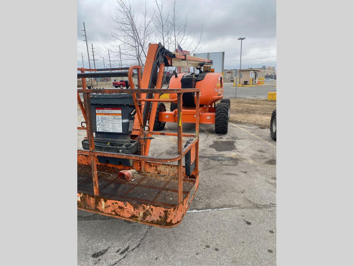 2011 JLG 600AJ