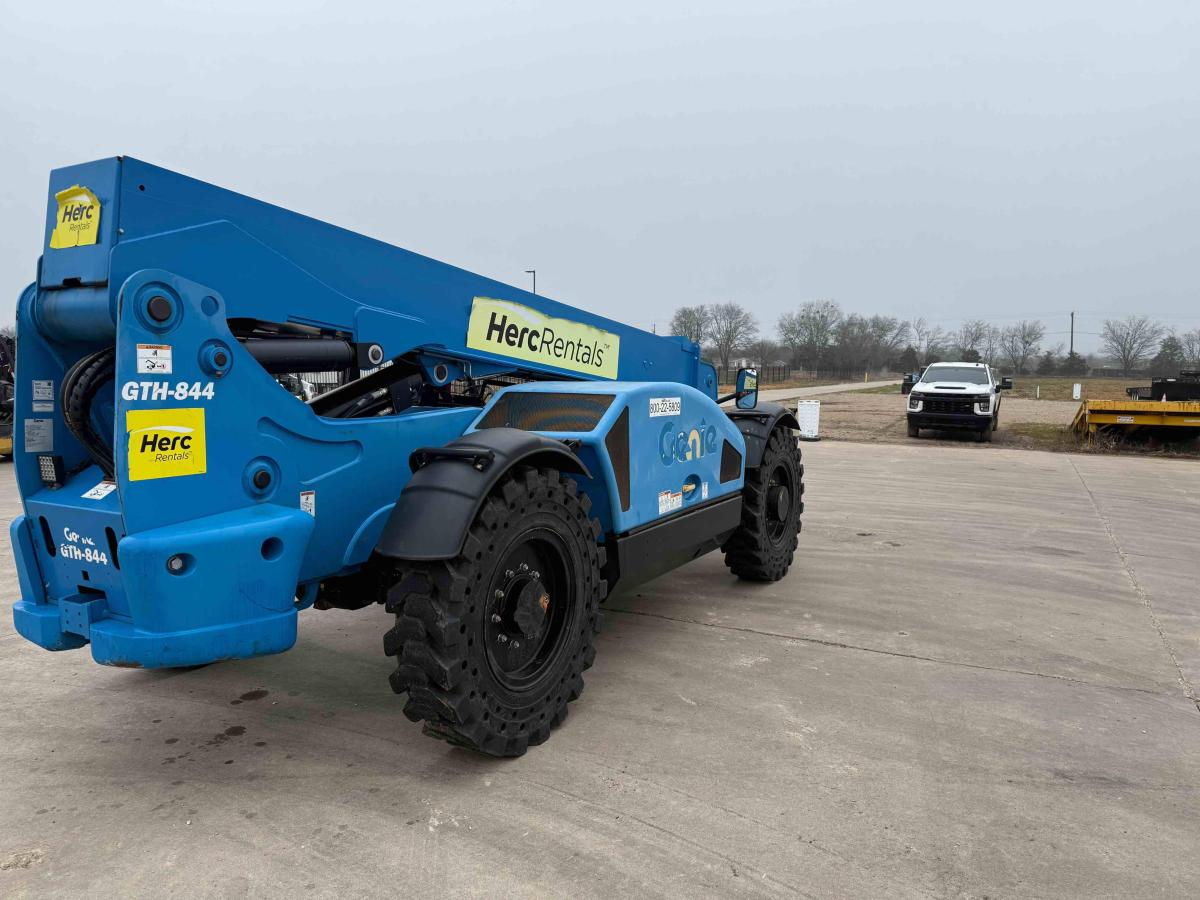2018 Genie GTH 844