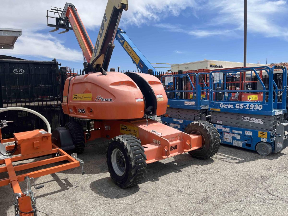 2016 JLG 400S