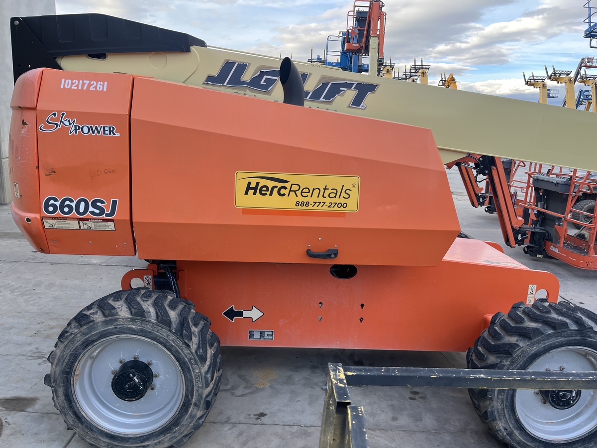 2017 JLG 660SJ-4