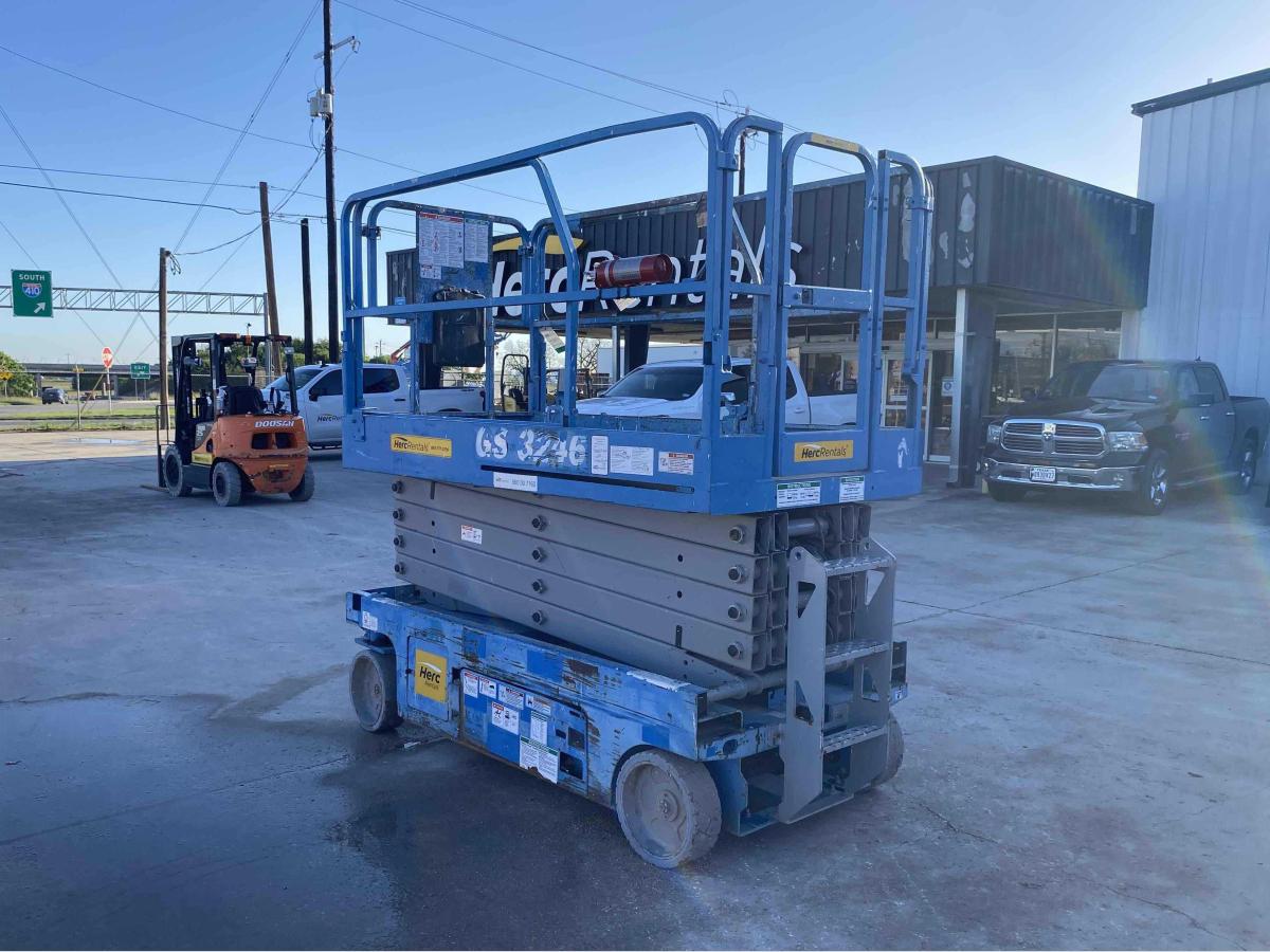 2015 Genie GS-3246