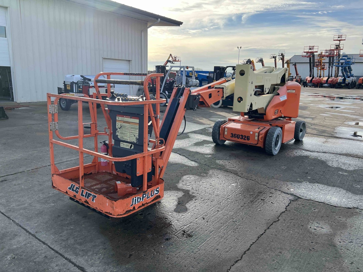 2016 JLG E400AJPN-2