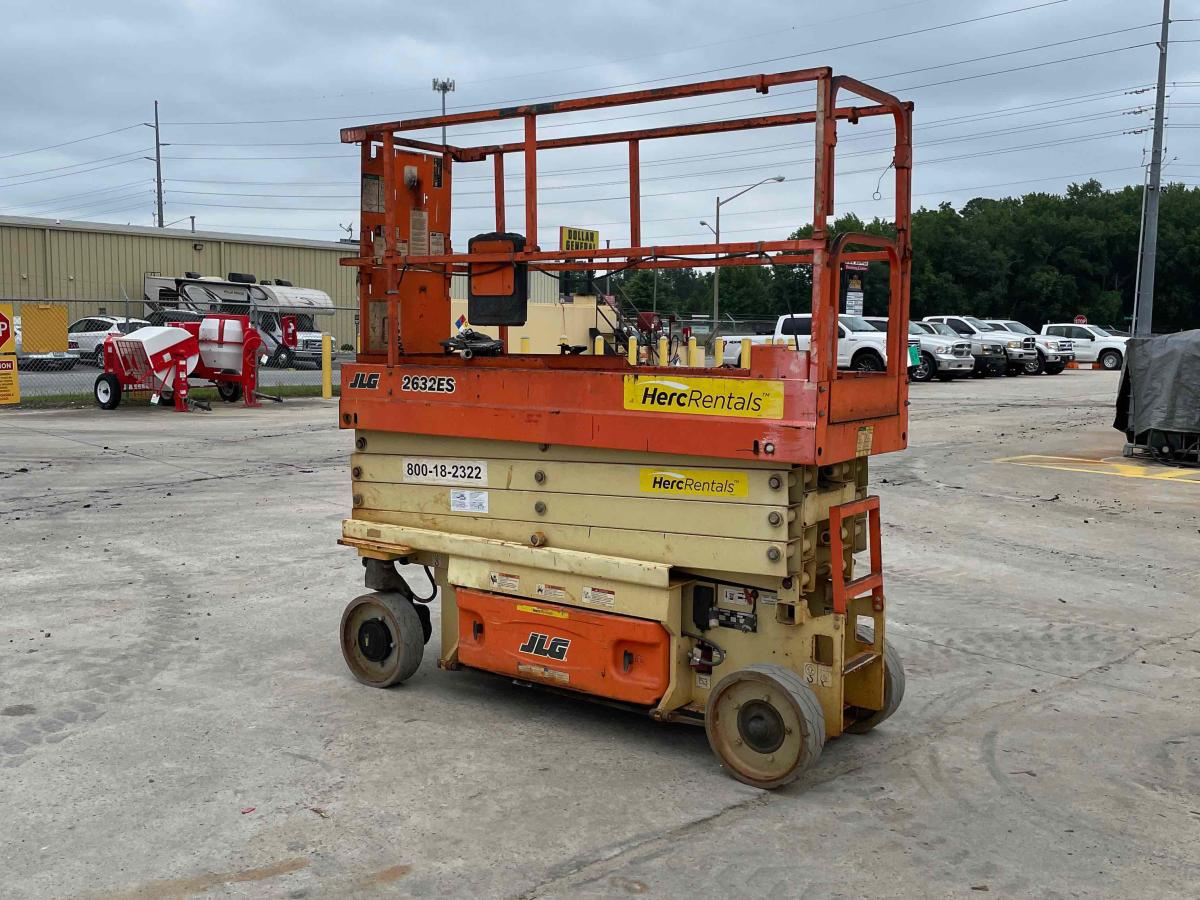 2017 JLG 2632ES