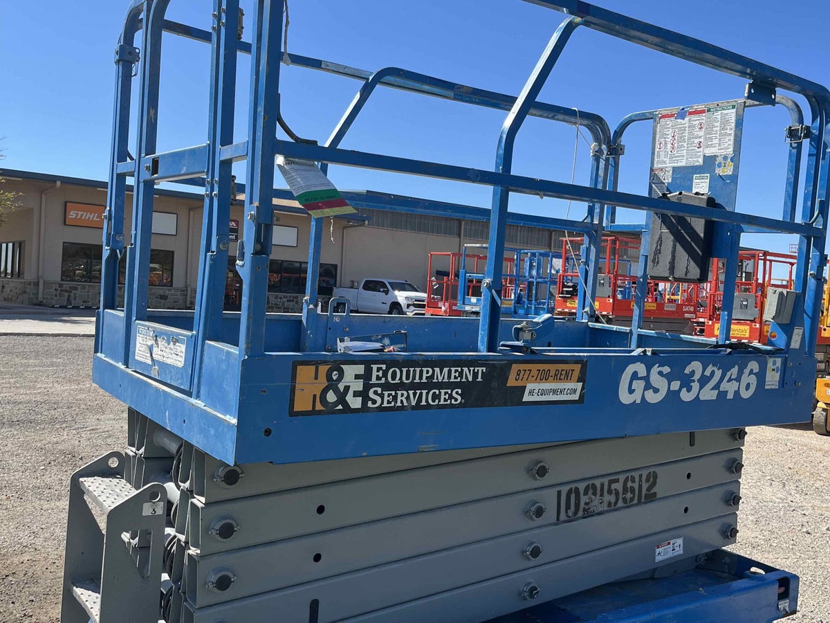 2017 Genie GS-3246
