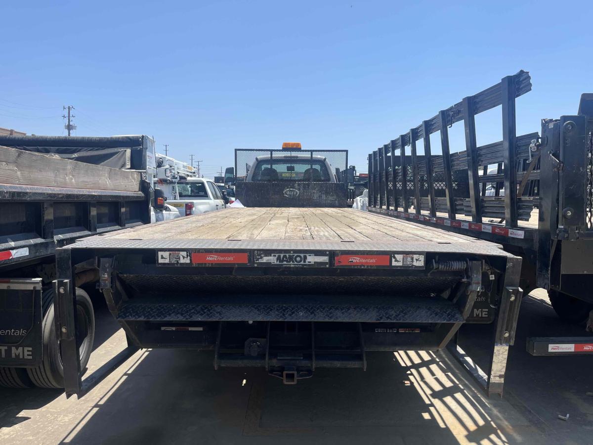 2017 Ford F750-4