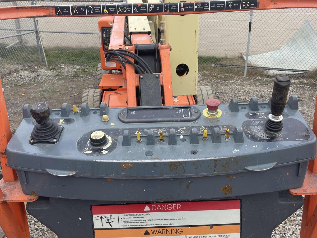2017 JLG E450AJ-7