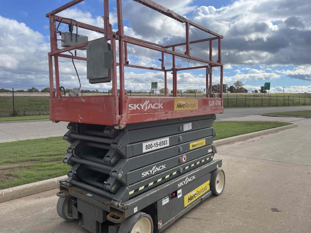 2017 Skyjack SJ4740