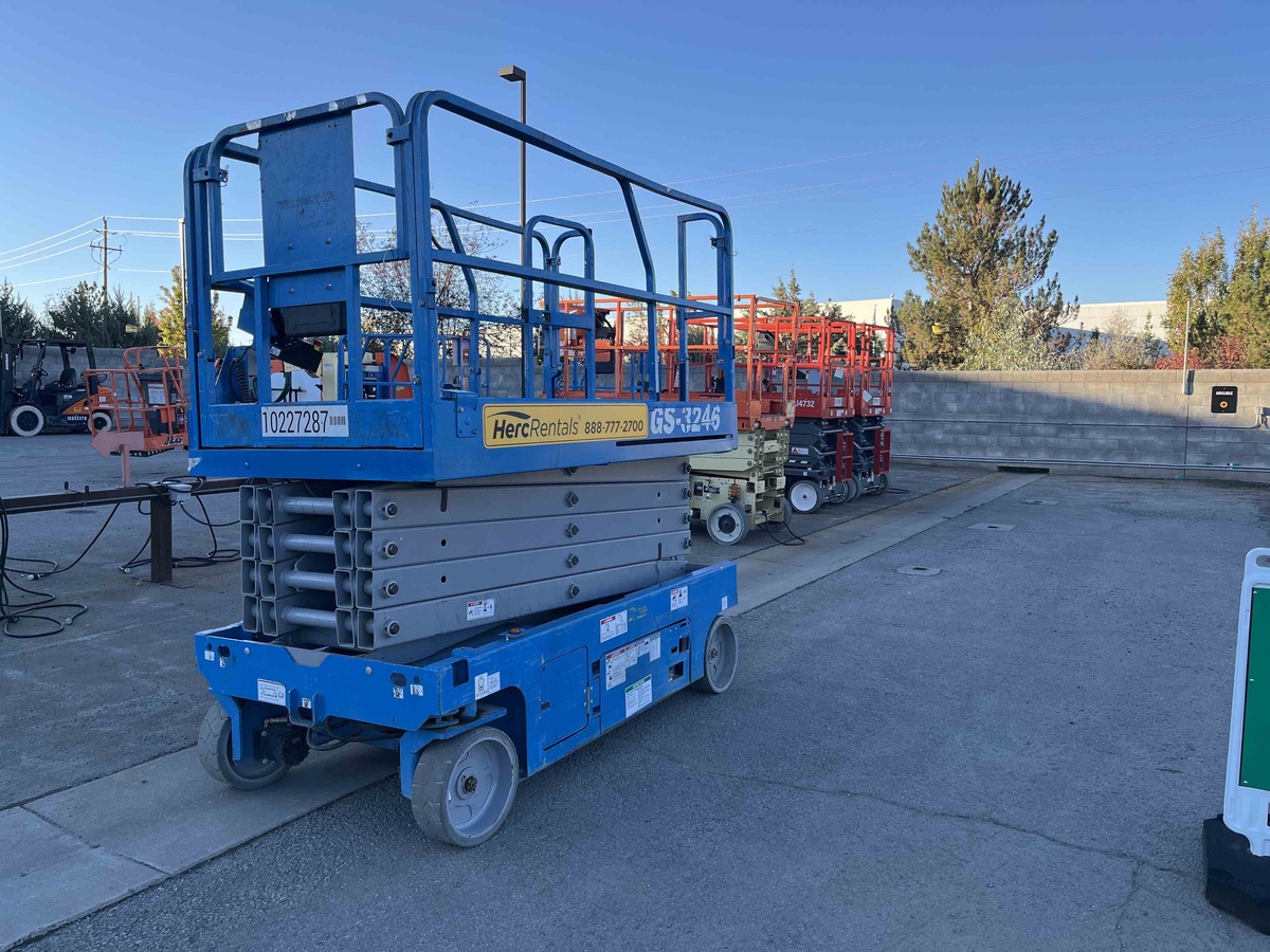 2017 Genie GS-3246-2