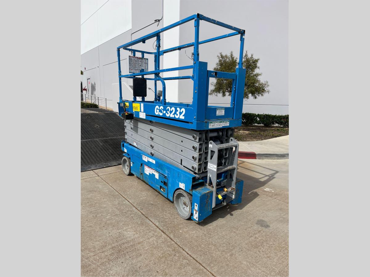 2017 Genie GS-3232