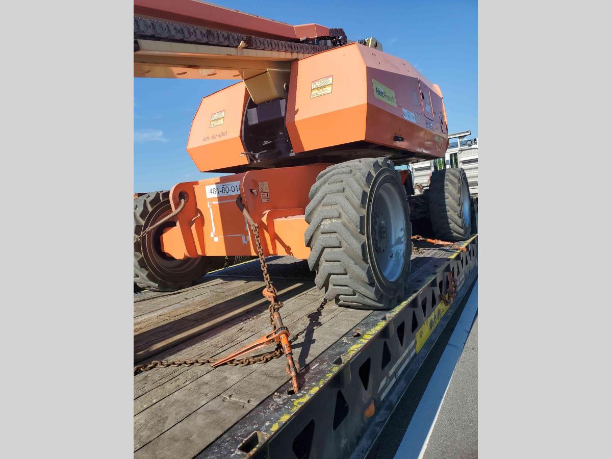 2013 JLG 800S