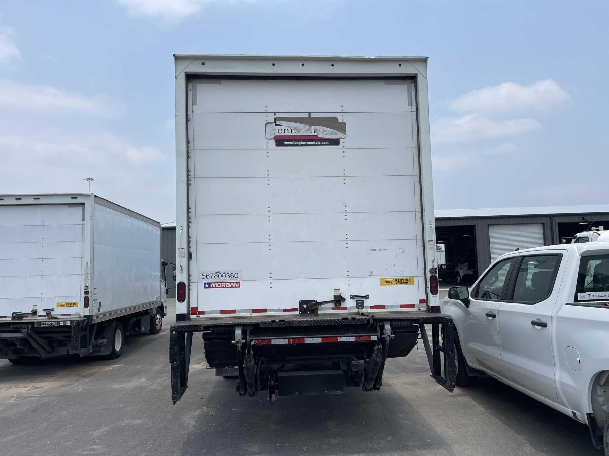 2020 Freightliner M2106