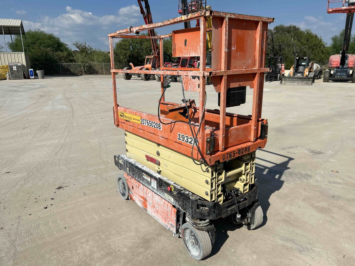 2018 JLG 1932R