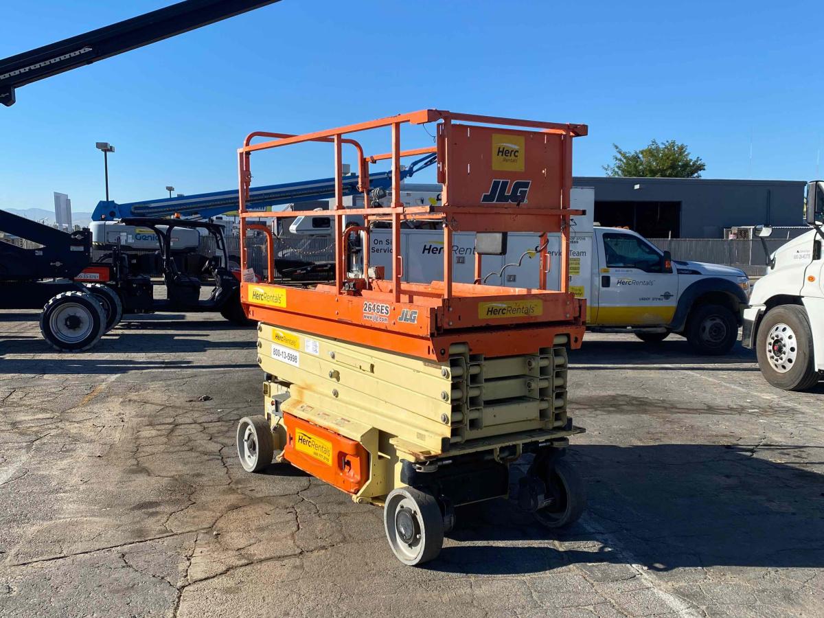 2017 JLG 2646ES