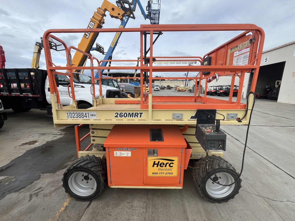 2018 JLG 260MRT-4