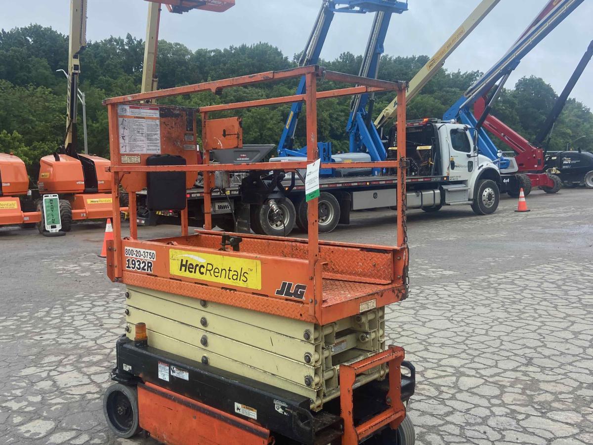 2018 JLG 1932R