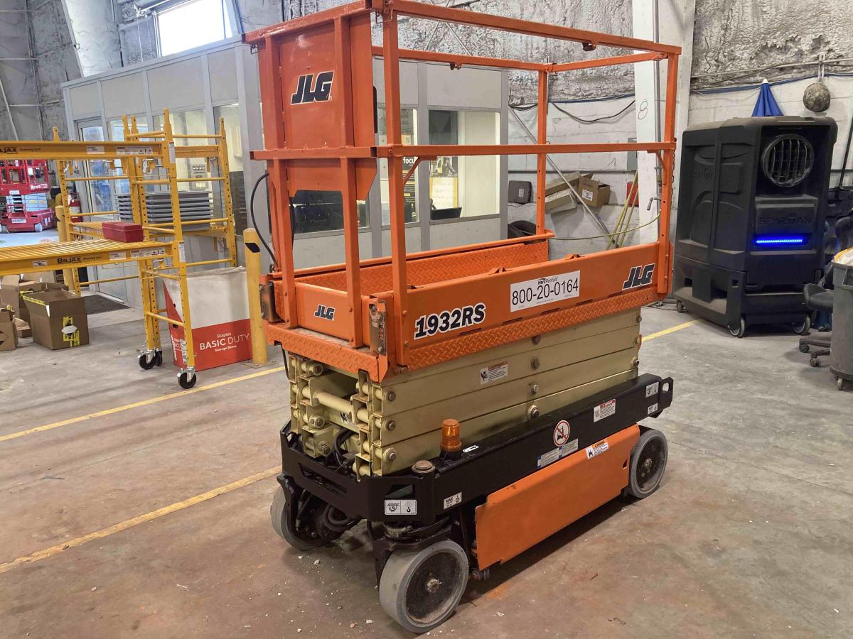 2018 JLG 1932R