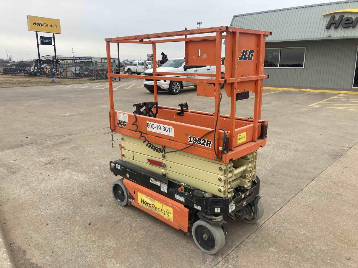 2018 JLG 1932R