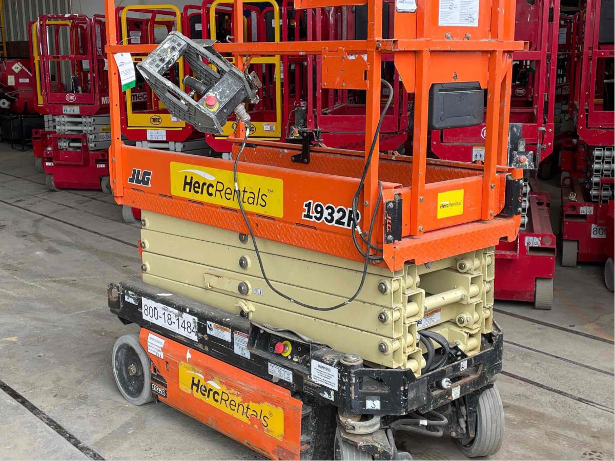 2017 JLG 1932R