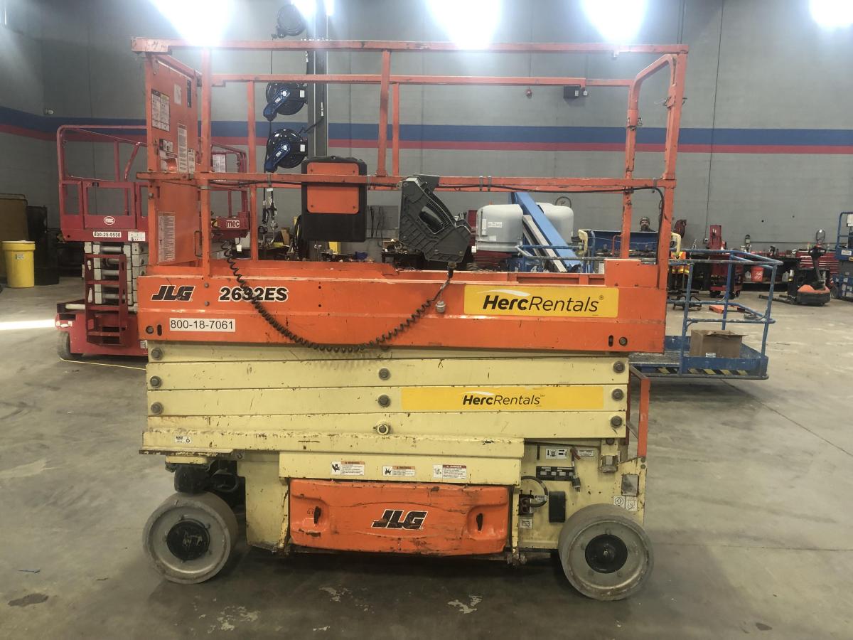 2017 JLG 2632ES