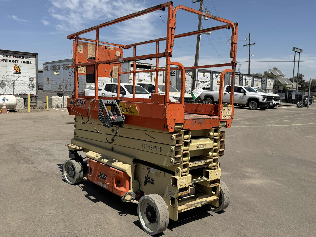 2016 JLG 3246ES-2