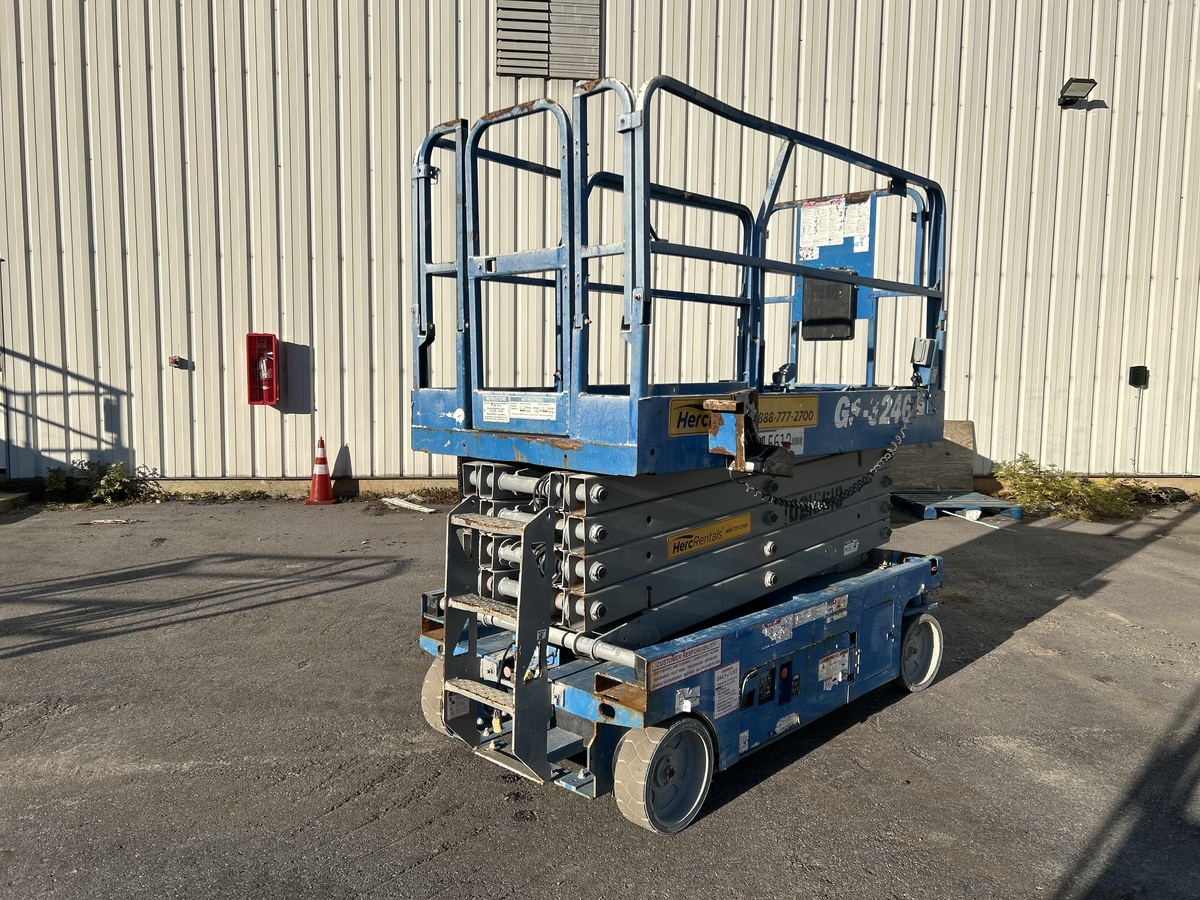 2017 Genie GS-3246-4