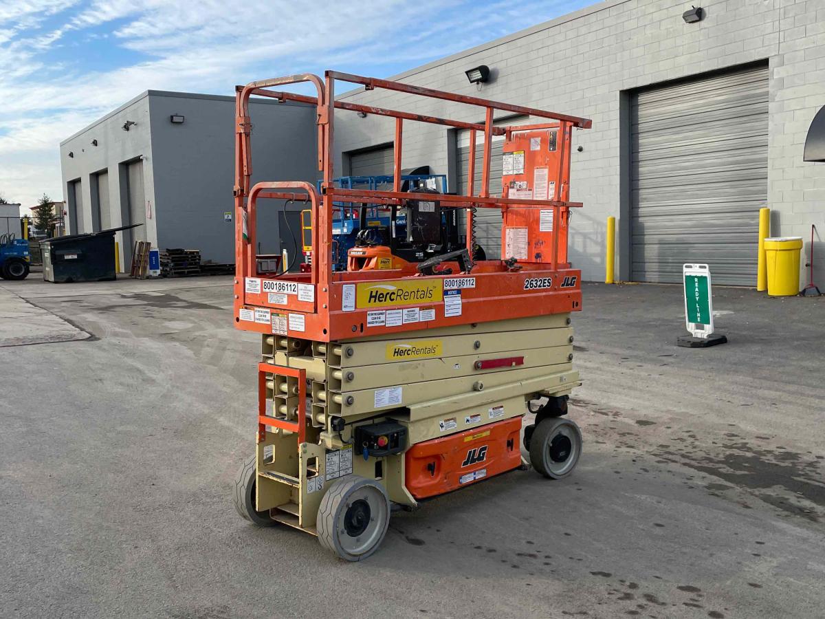 2017 JLG 2632ES