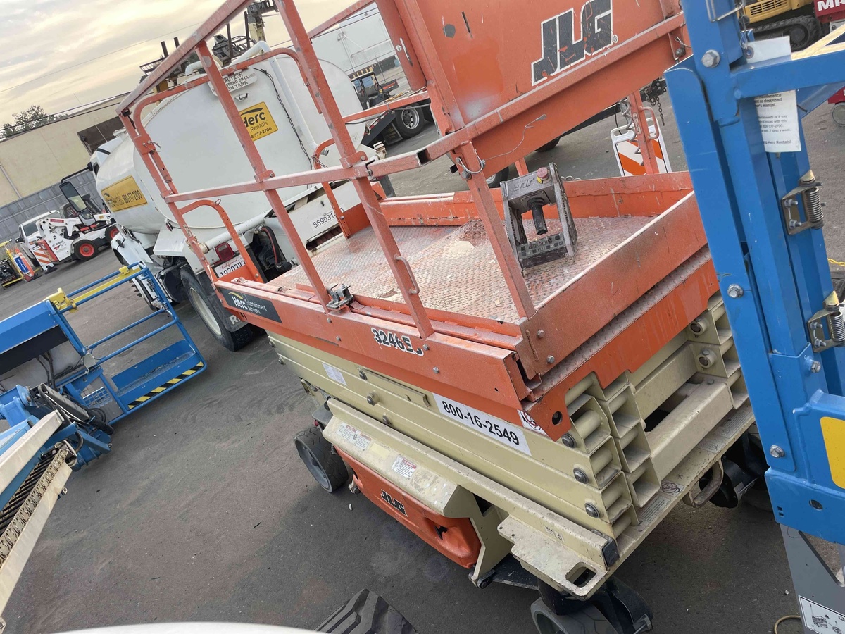 2017 JLG 3246ES-5