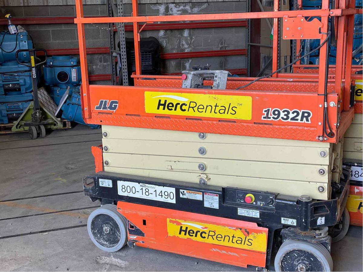 2017 JLG 1932R