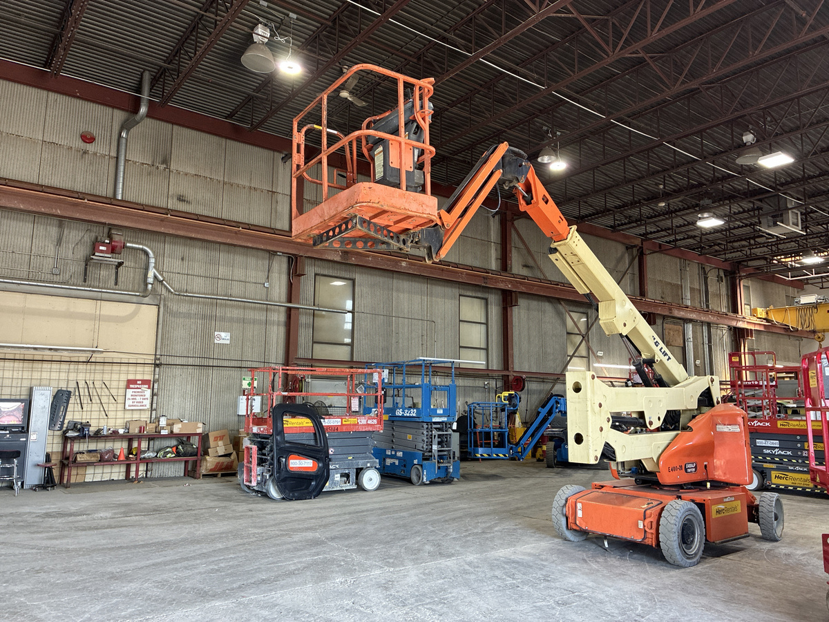 2015 JLG E400AJP