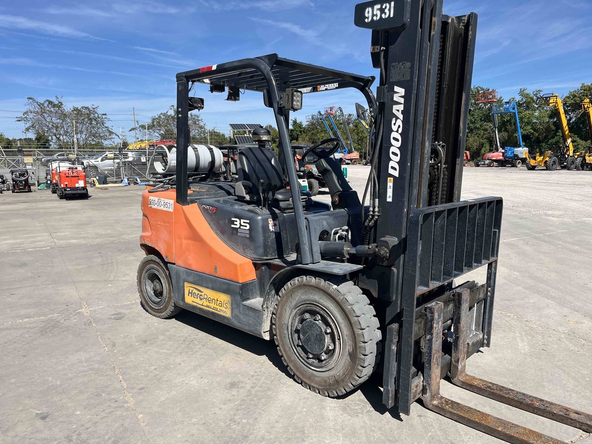2018 Doosan G35S5-8