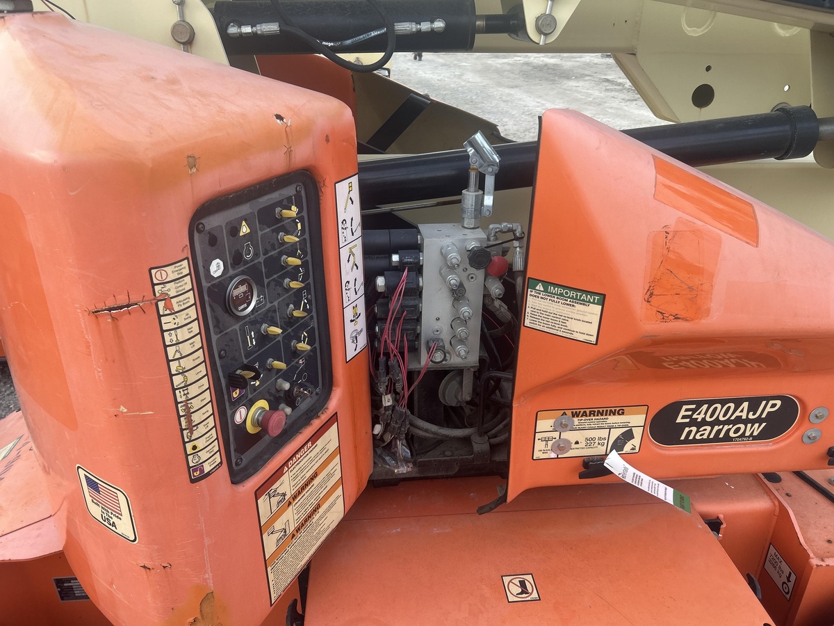 2015 JLG E400AJPN-8