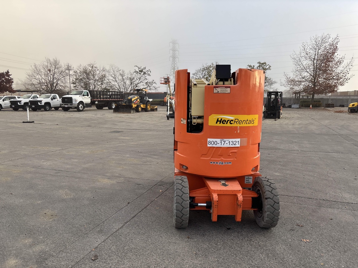 2017 JLG E300AJP-4