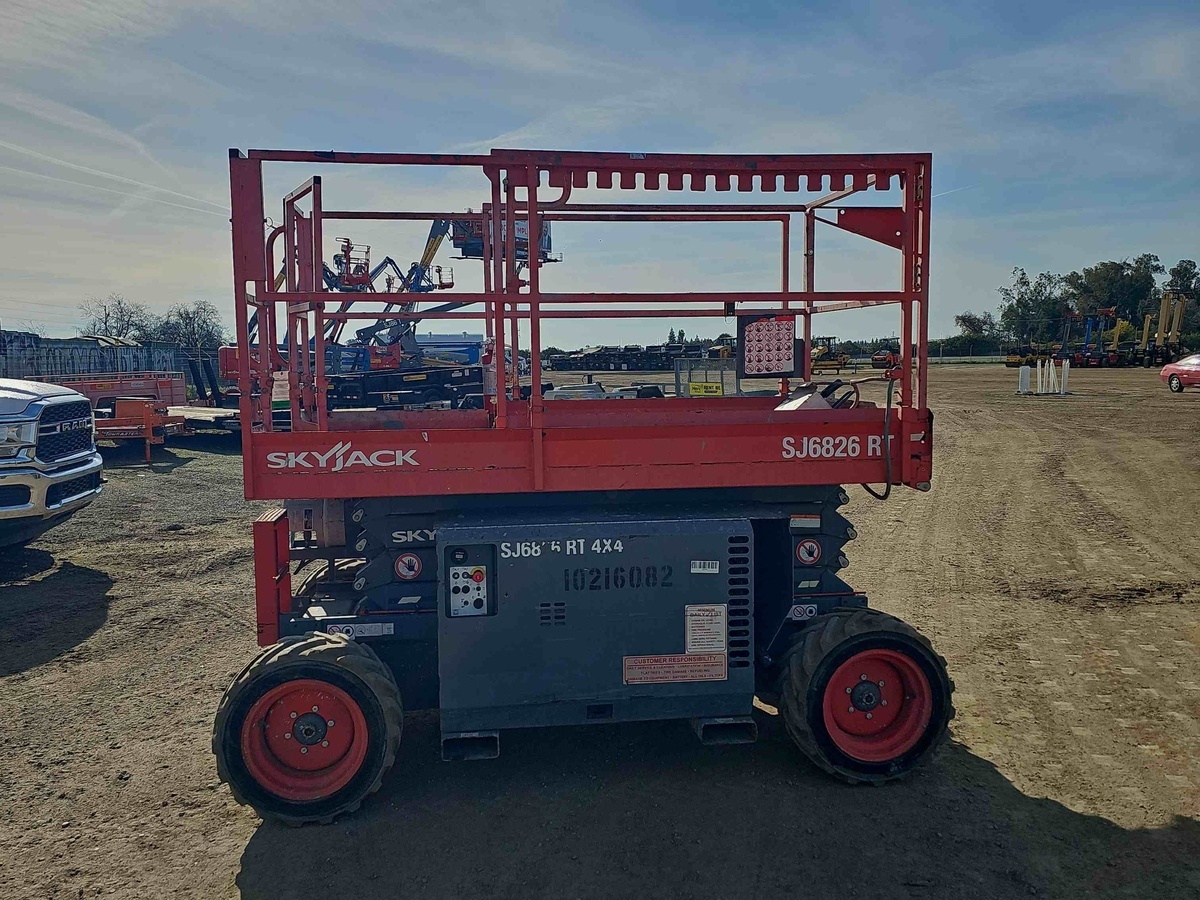 2017 Skyjack SJ-6826RT-3