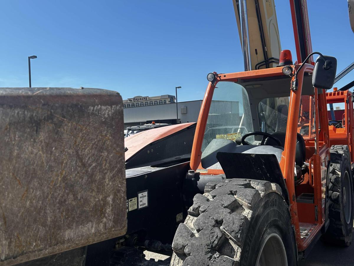 2018 JLG 1255