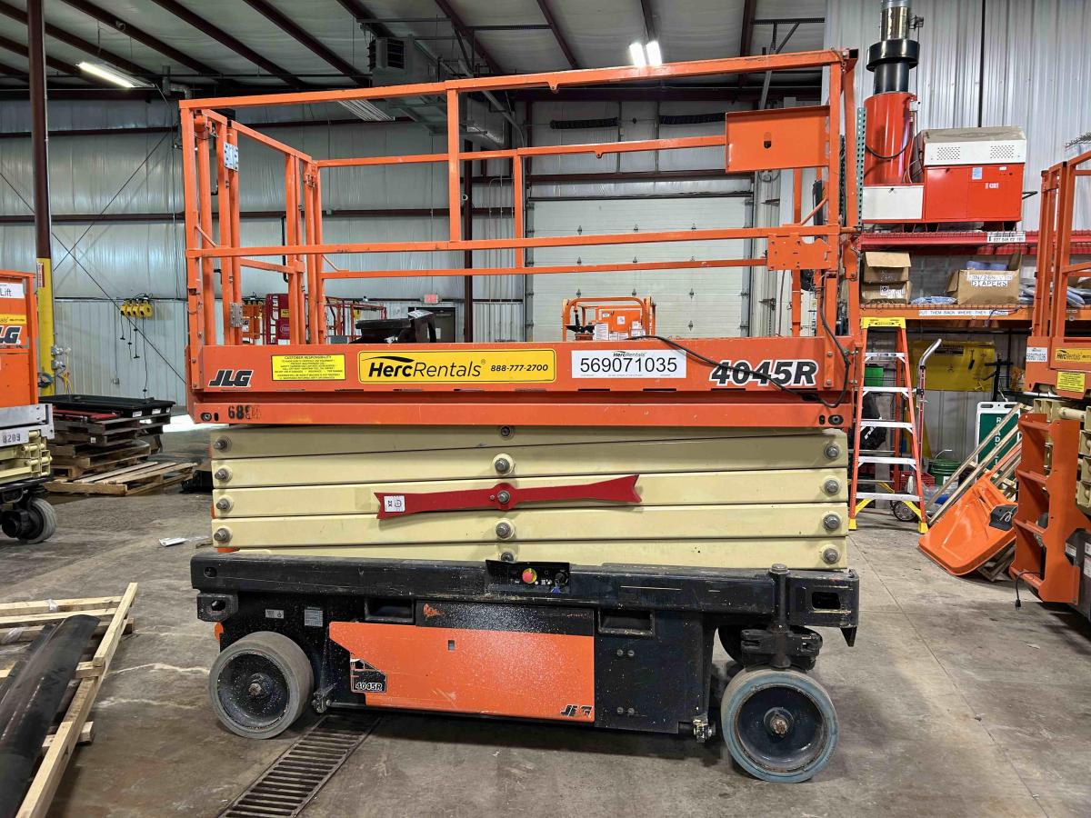 2017 JLG 4045R