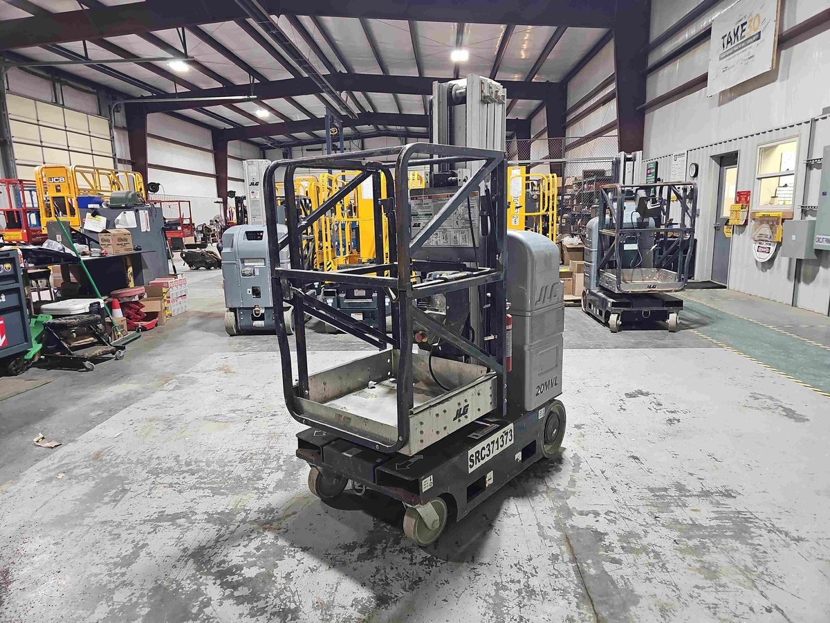 2017 JLG 20MVL