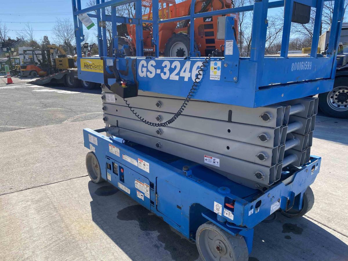 2017 Genie GS-3246