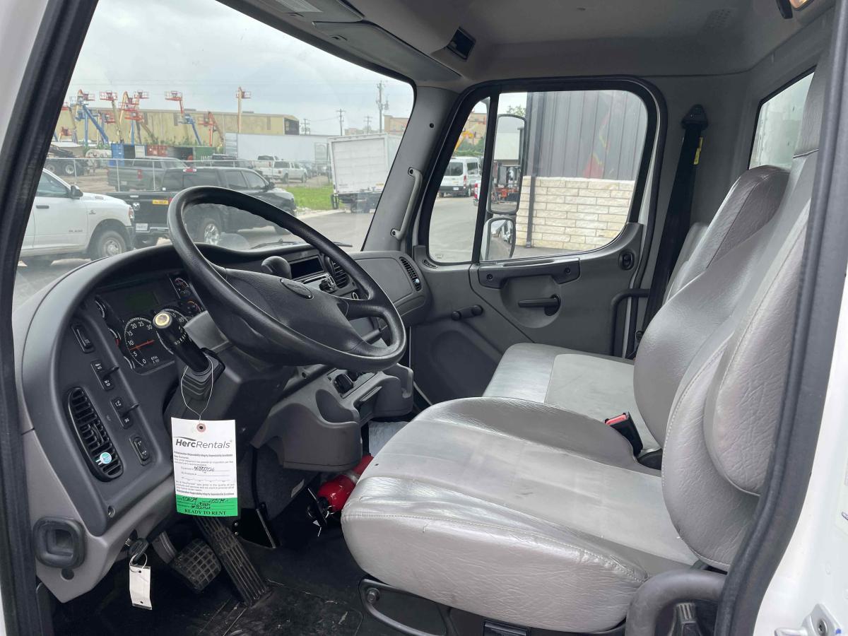 2020 Freightliner M2106