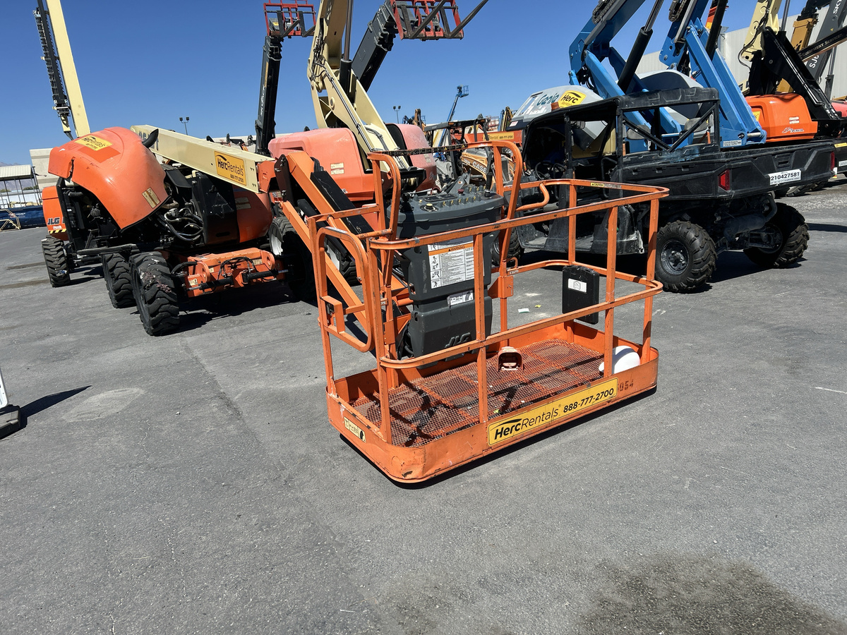 2015 JLG 600AJN Narrow-3