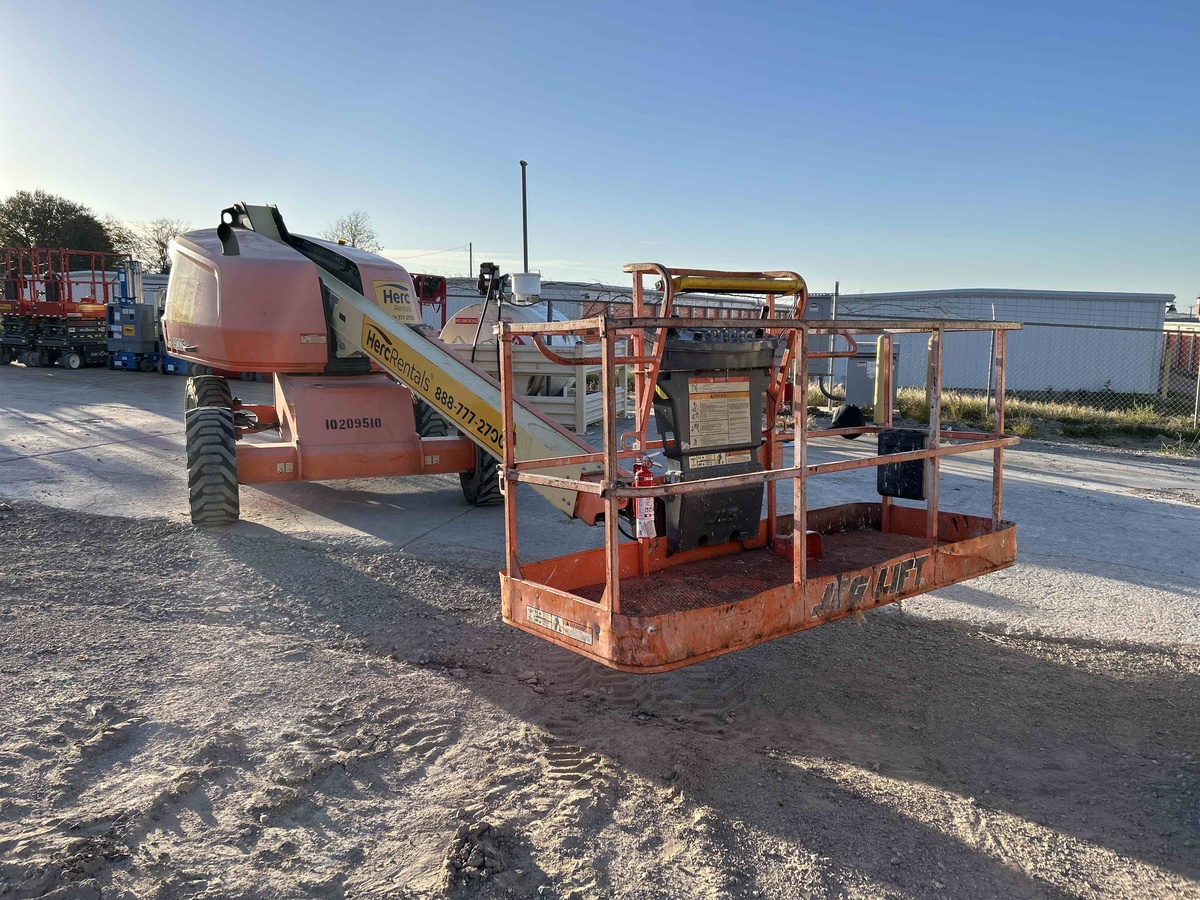 2017 JLG 400S