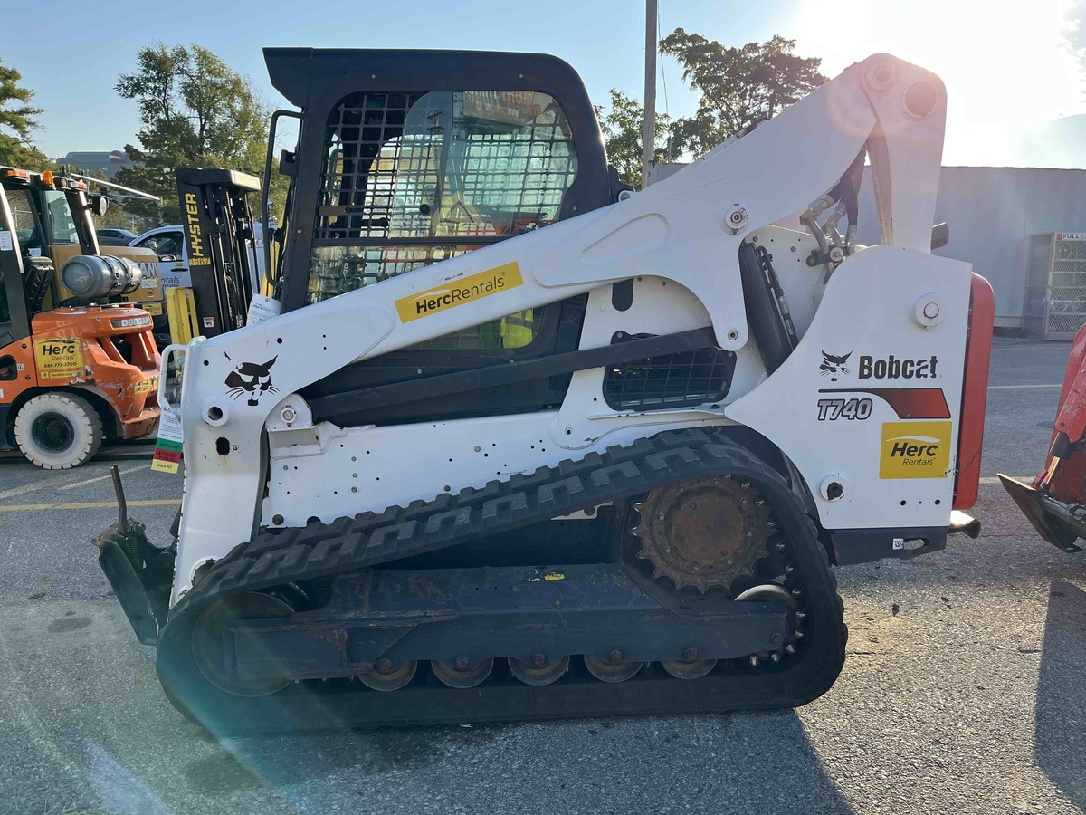 2021 Bobcat T740-4